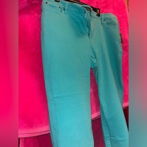 NWT - LRL Lauren Turquoise
Modern Straight Cropped Jeans